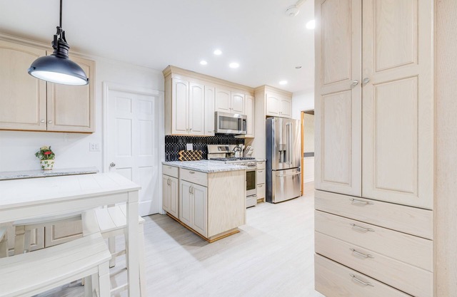NEW* 4 Bedroom Retreat in North Charleston