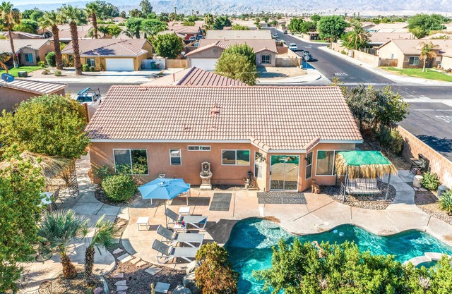 NEW - 4BR Oasis- Pool-Spa -BBQ-Games S2