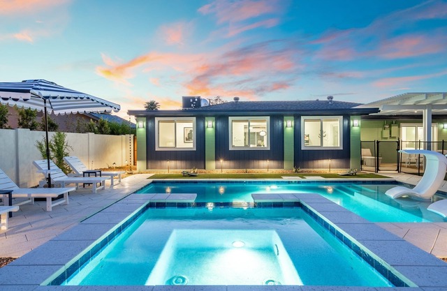 NEW 5 min to Old Town, Pool & Spa, 2 King Suites