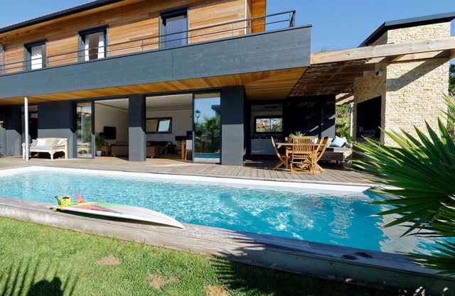 New 5 * Villa with Heated Pool. Beach walk