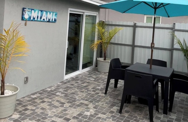 new and cozy apartment, 5 minutes from Hard Rock Stadium. full equipped.