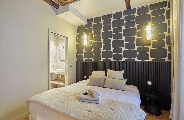 New Apartment Center of Paris Place de la Bourse