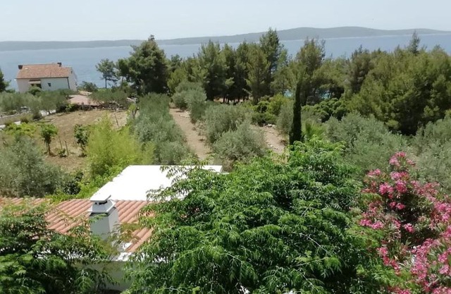 New apartment with private path to sea-Mirko