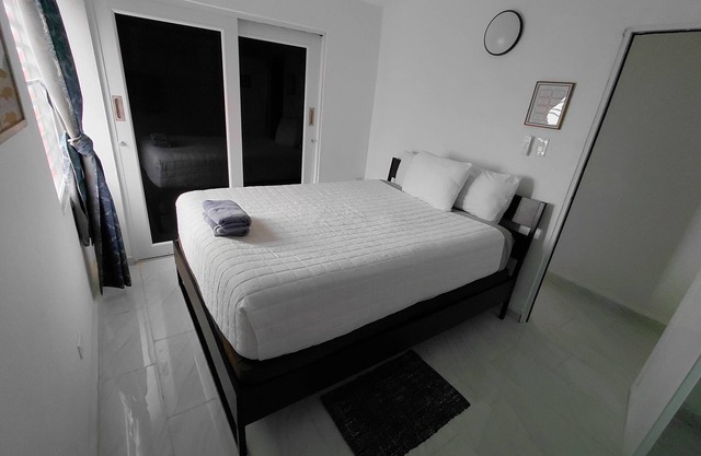 New Apt. 6 to 10 guest+Airport+Malls+CarolinaBeachs+Restaurants.