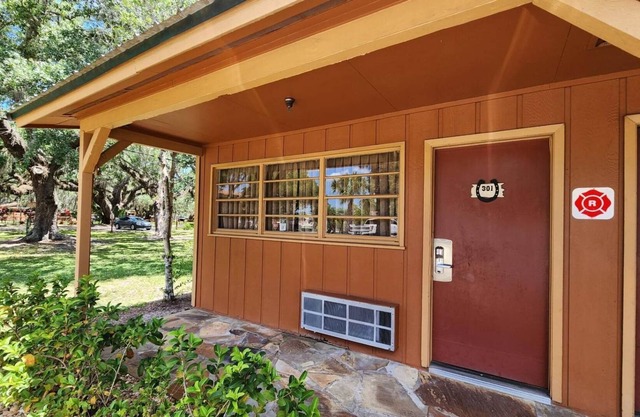 NEW at River Ranch! First Floor, Corner Private Cottage with Screened Porch! 301