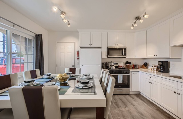 NEW - Awesome 6BR - 15 Min To Beach