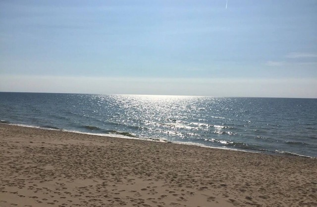 NEW! BEACHFRONT LAKE VIEW Lake Michigan Condo-private beach/heated pool/sundeck!