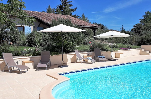 New! Beautiful gite within walking distance of Monflanquin