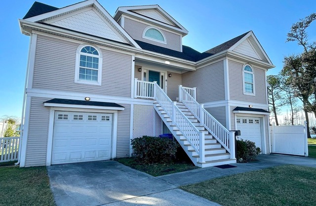 NEW! Big Waterfront House w/Amazing View and Swim Deck