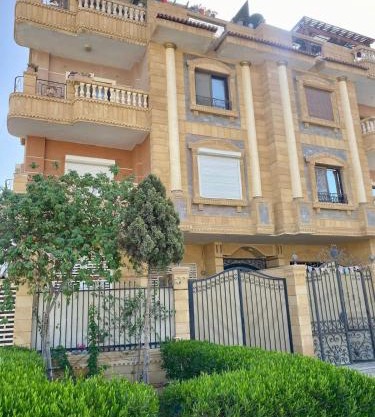 New Cairo 3BR Villa Garden & Prime Location By Best of Bedz