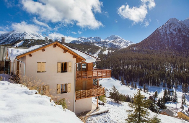 *NEW* Chalet Tosca, luxury chalet for 16 with sauna and beautiful views!
