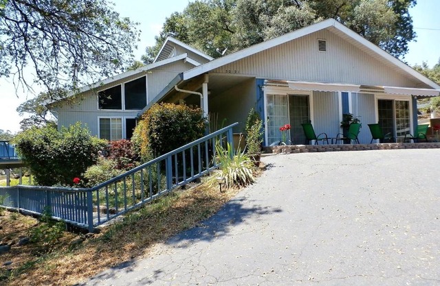 NEW CHARMING 2 BEDROOMS UNIT CLOSE TO EVERYTHING