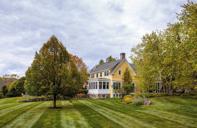 NEW Charming ski retreat w/heated plunge pool & endless views in peaceful Weston