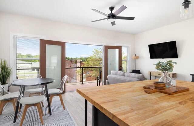 New construction 2nd level apartment -Downtown JC