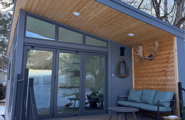New cozy Chalet in the mountains only 15 minutes from Springville