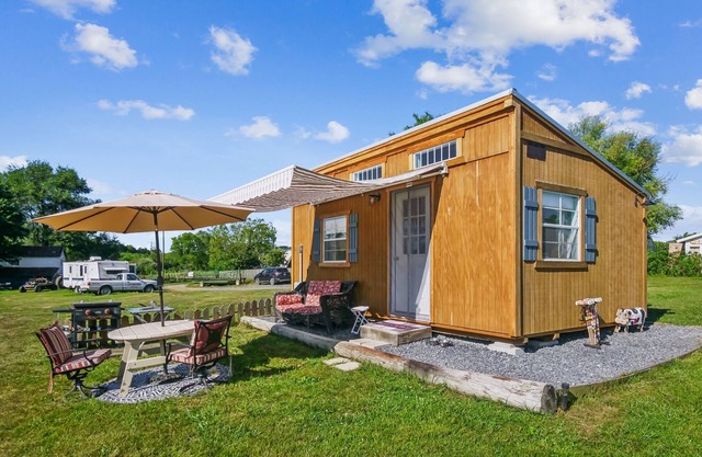 NEW! Cozy Tiny Home Retreat on Shenandoah Valley Farm