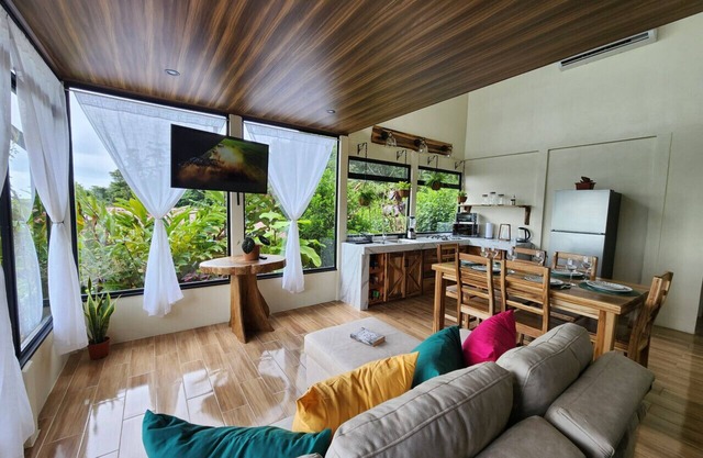 NEW- El Colibri, La Fortuna Rainforest Cabin w Panoramic Views