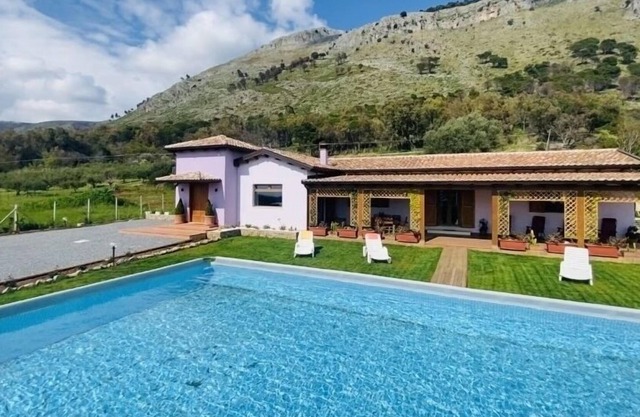 NEW ENTIRE VILLA WITH PRIVATE POOL (10m X 5m) AND SEA VIEWS