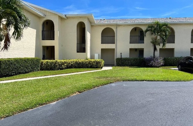 New everything Condo, great water views an lots of amenities. Fully furnished