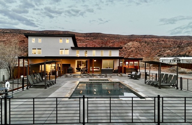 New Exclusive Retreats Desert Panorama with Private Pool Sleeps 20