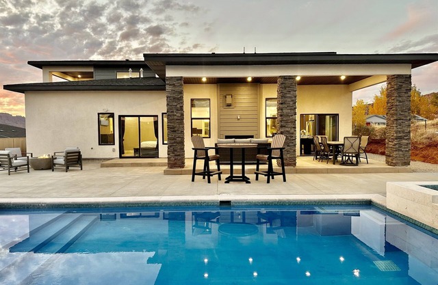 New Exclusive Retreats Horizon 4 Bedroom ALL SUITE HOME Sleeps 16