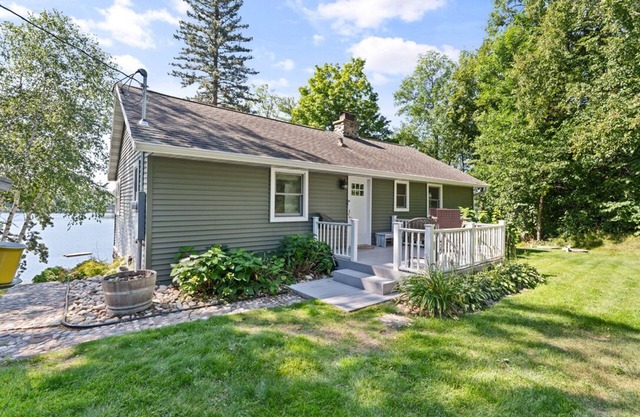 *NEW* Fairytale Lakefront Cottage w/Sleeping Loft