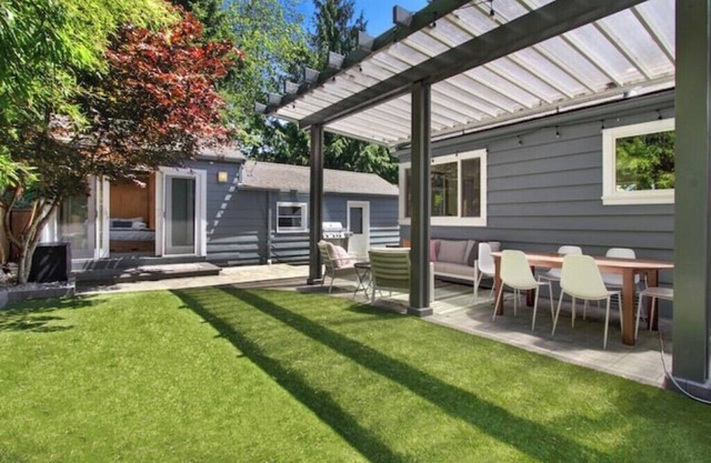 NEW! Family & Dog-Friendly Paradise w/Guest Suite