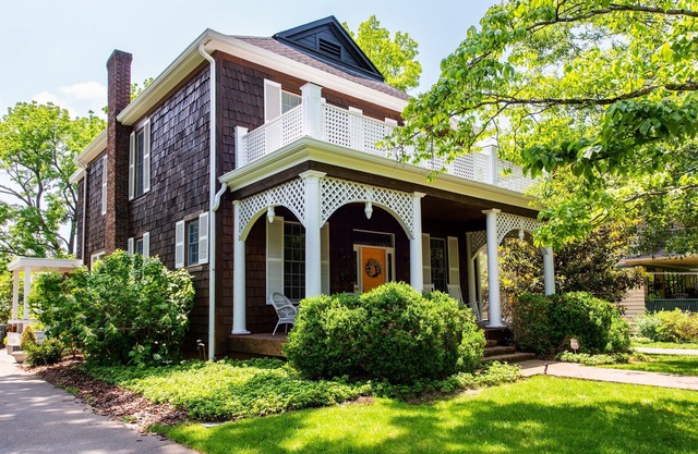 NEW Fireplace, Sunroom, Garden, Bourbon, Downtown LUX, Fully Loaded