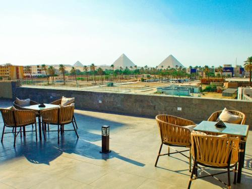 New Galleria Pyramids Hotel