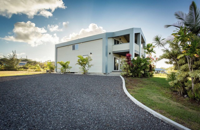 New - Hawaiian Tin Shack