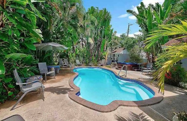 NEW! Historic Estate-Heated Pool - Two Guest Houses - Sleep16 - NEAR EVERYTHING