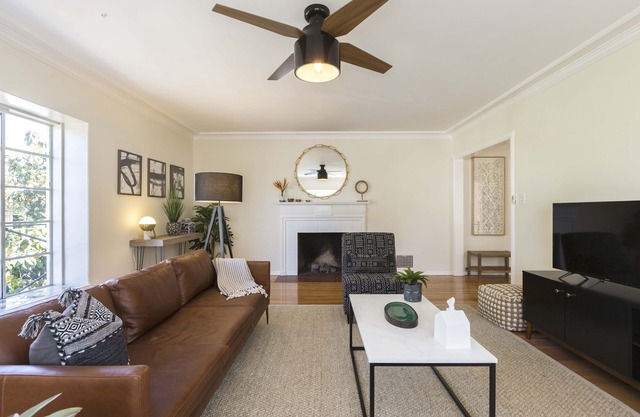 New Hollywood Home With Griffith Observatory Views and parking