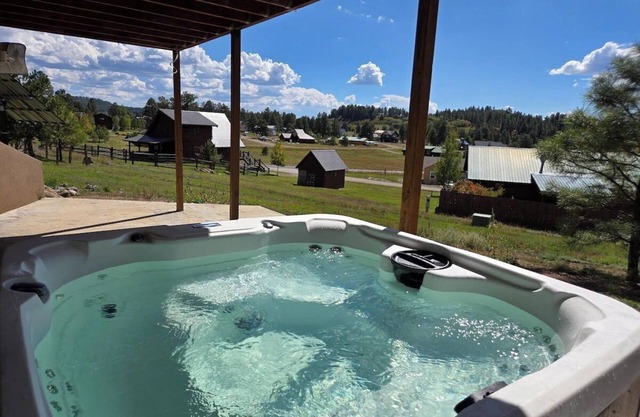 New Hot Tub! Close to Fishing, ATV, Hiking, Rafting, Rivers!