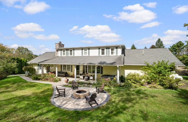 NEW HOT TUB|sleeps 10|4BR 3Ba|firepit|pingpong table|New River Gorge NP