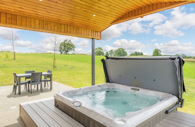 New in 2022 Luxurious and contemporary lodge with stunning countryside views.