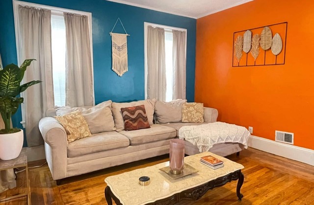NEW! KING Bed |Renovated| 1st Floor + Minutes to Downtown