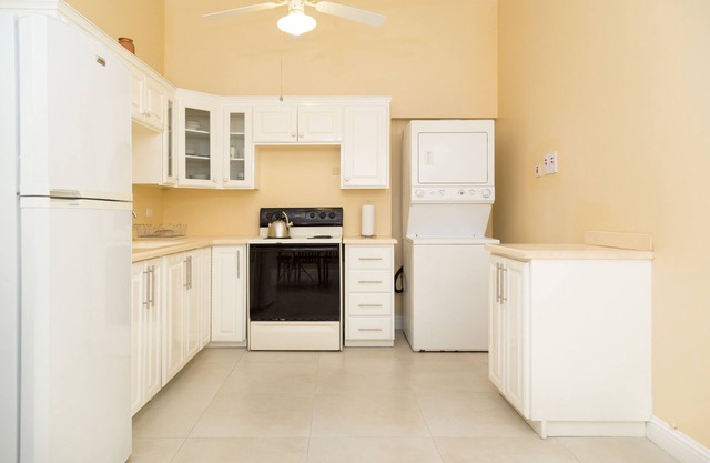 New Kingston Guest Apartment at Westbury