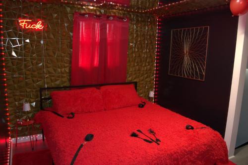 NEW Kink Loft King Bed Naughty Playrooms