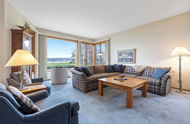 NEW! Lake Charlevoix Harborage Condo, lower level, sleeps 6