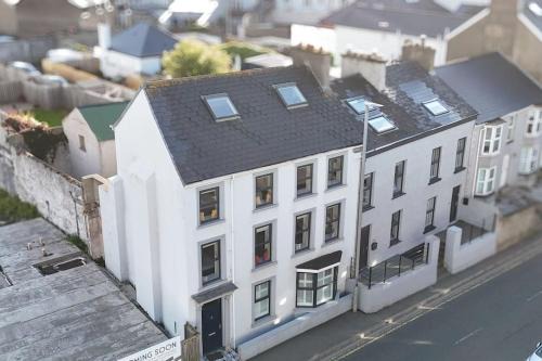 NEW - Large Portrush Townhouse