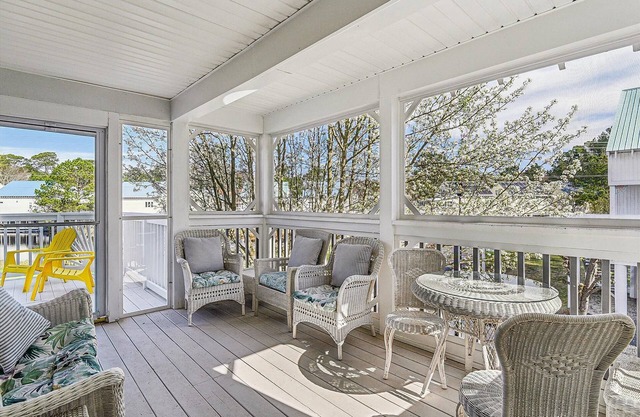 NEW LISTING 2024! Step into a true Caribbean Island time atmosphere and escape the hustle and bustle while staying in this charming beach cottage!