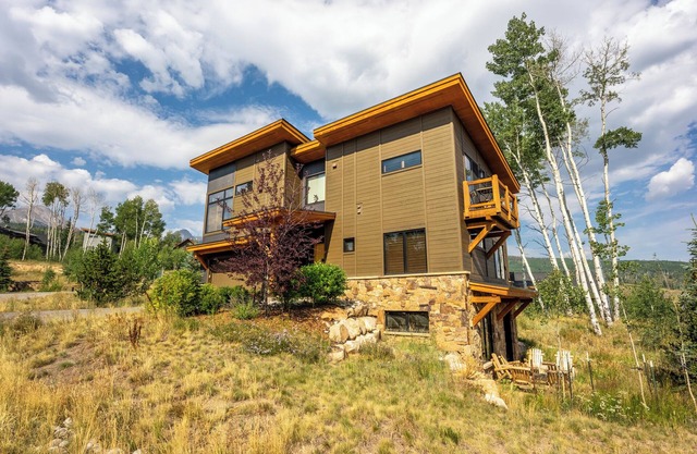 *NEW Listing* Aspen Sky Lodge- Walk to Clubhouse, Mountain Views