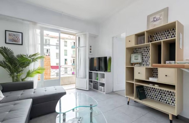 New Listing! Bright & spacious 2 beds close by Ave. Jean Medecin & Nice-Ville