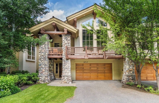 New Listing! Central Park Townhome Minutes to Downtown, Trails and River Run