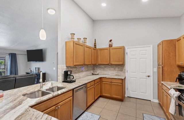 New Listing! Charlotte Harbor Area Resort, 120mi to Disney & 134mi to Universal - GRH633046