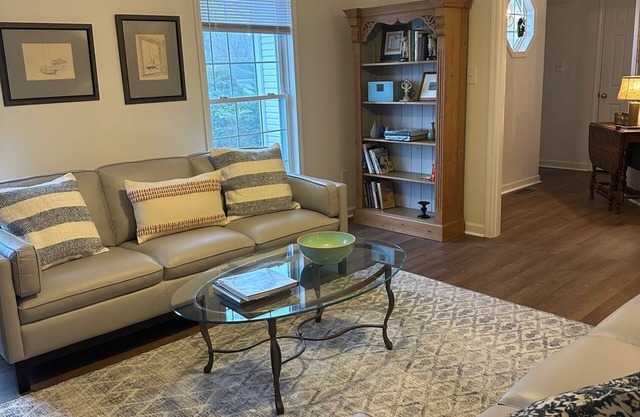 New listing for newly renovated 3 BR Home 1 mile from Historic Lexington