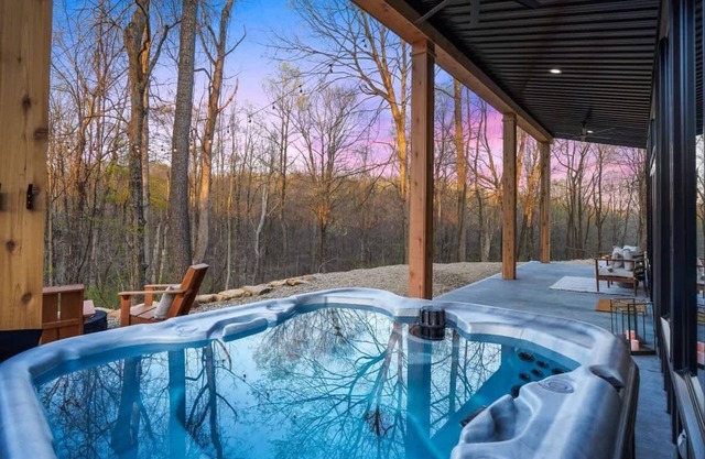 New Listing! Luxury Couples Cabin, Hot Tub & Views