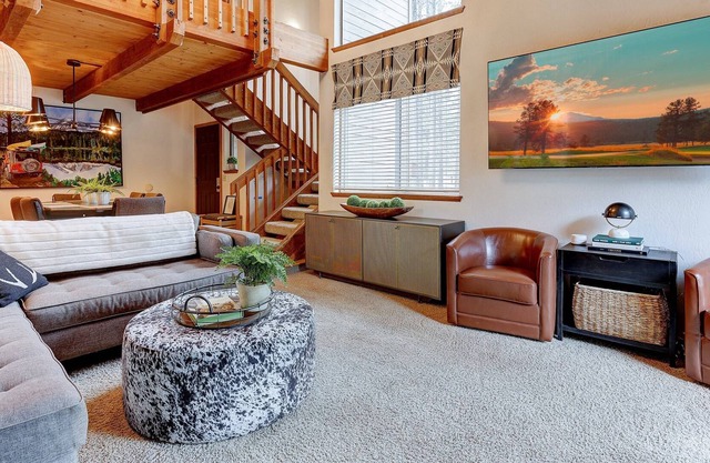 New Listing. Remodeled Sage Springs Condo, Sauna, W/D, BBQ, Fireplace, Patio