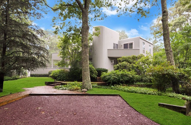NEW LISTING : SOUTHAMPTON PRIVATE HOME!
