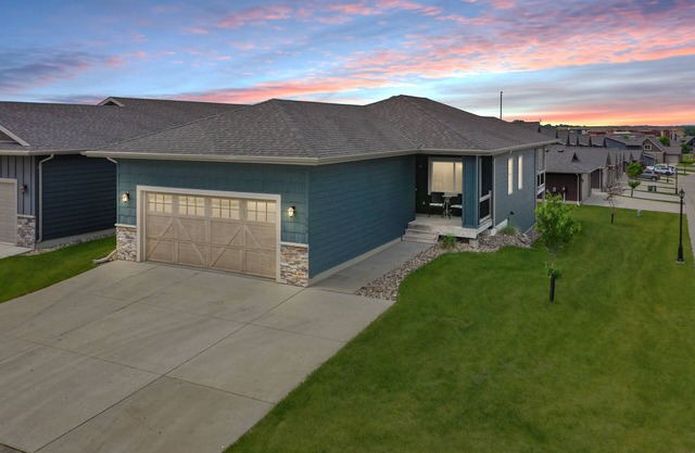 New Listing! Spacious 4 bedroom at Bridges Bay!